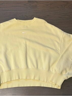 XS women’s Nike Pastel Yellow Crewneck Sweatshirt - over oversized
